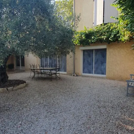 Avec Jardin Apartment